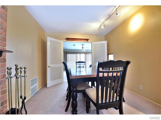 1028 Fashion Square, St Louis, MO 63146