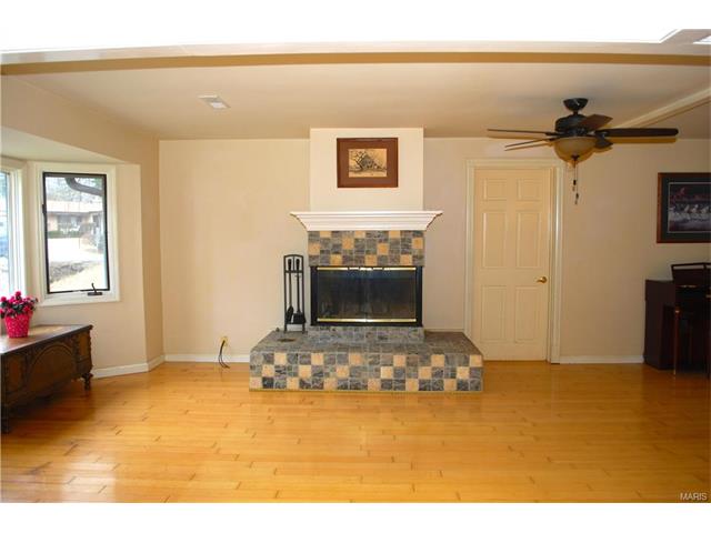 1200 Schulte Road, St Louis, MO 63146