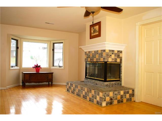 1200 Schulte Road, St Louis, MO 63146