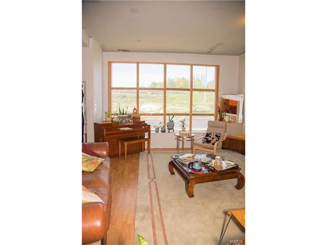 5010 North Broadway, St Louis, MO 63147