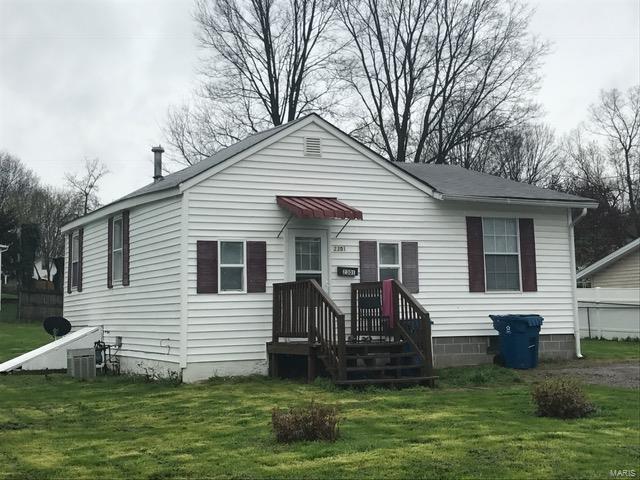 2301 North Benton Avenue, St Charles, MO 63301
