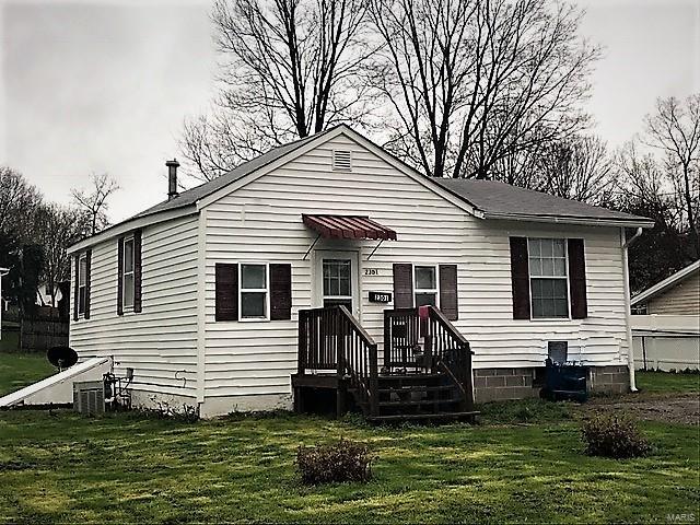 2301 North Benton Avenue, St Charles, MO 63301