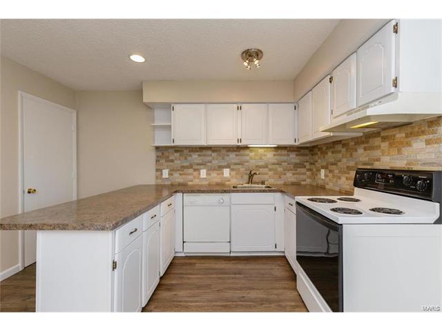 2910 Mayer, St Charles, MO 63301