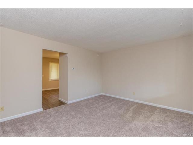 2910 Mayer, St Charles, MO 63301