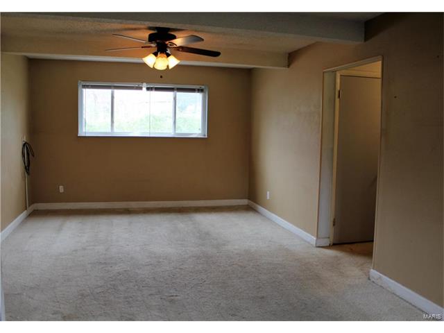 3339 Elm, St Charles, MO 63301