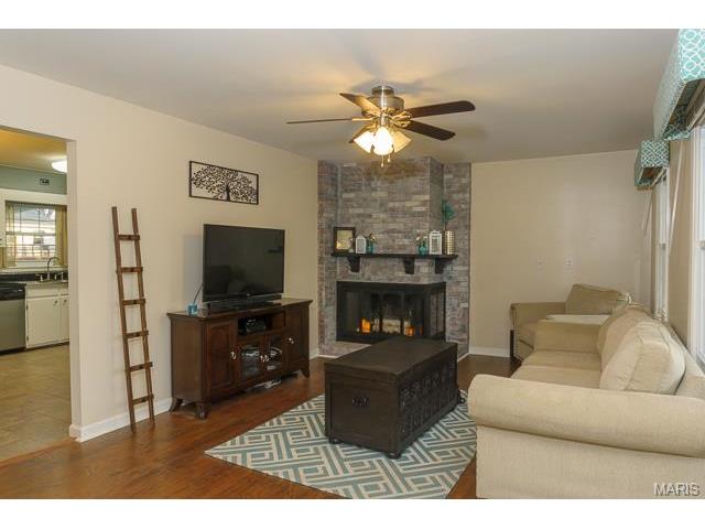 1013 Wilmington, St Charles, MO 63301