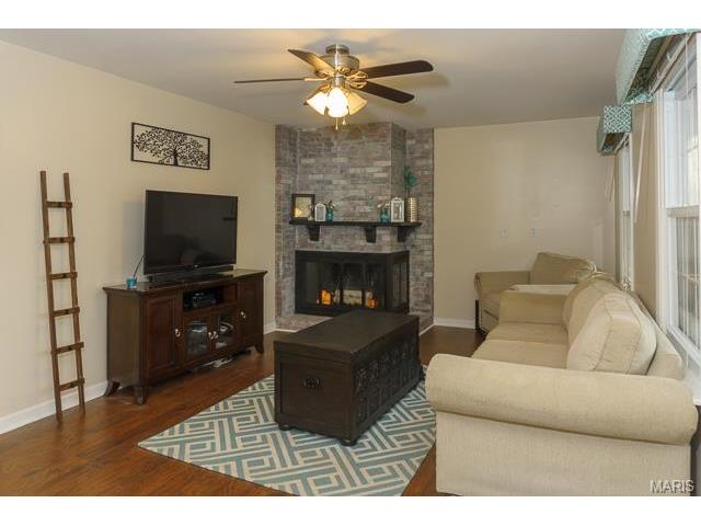 1013 Wilmington, St Charles, MO 63301