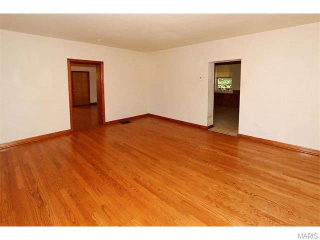 1015 North 4th, St Charles, MO 63301