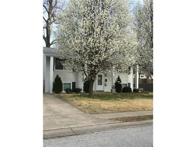 427 South Pam Avenue, St Charles, MO 63301