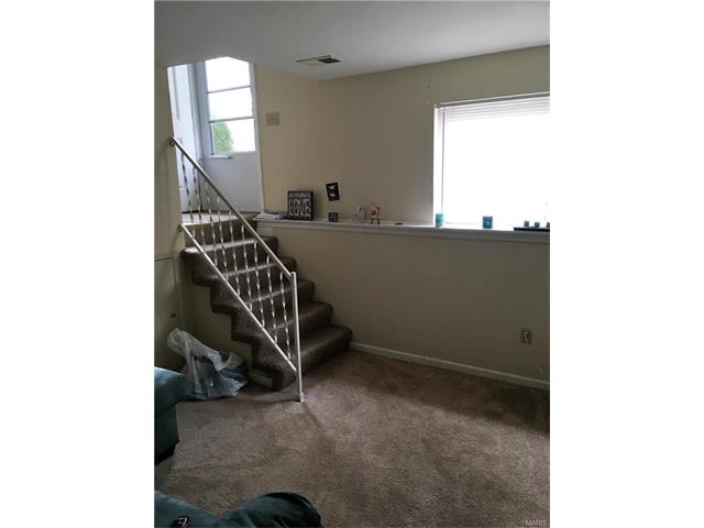 427 South Pam Avenue, St Charles, MO 63301