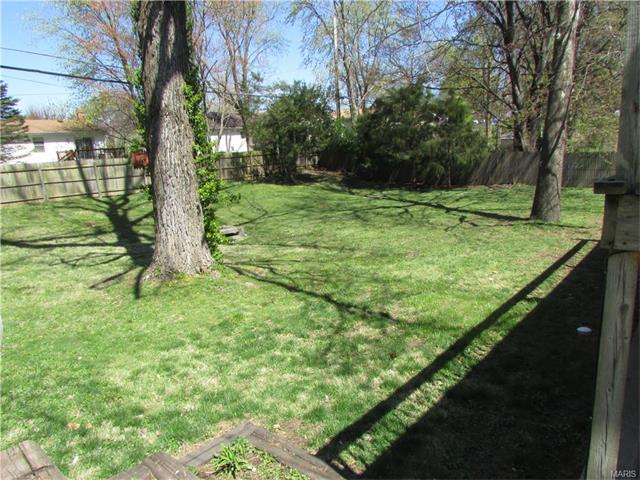 427 South Pam Avenue, St Charles, MO 63301
