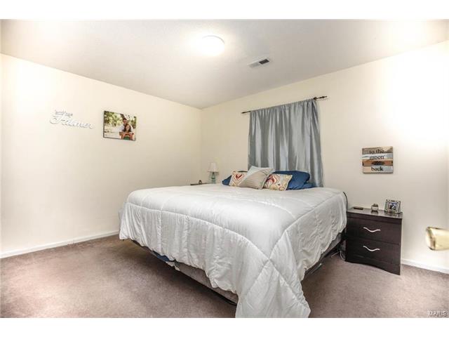 1600 Summergate, St Peters, MO 63303