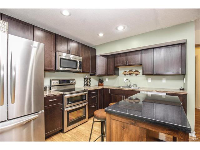 1600 Summergate, St Peters, MO 63303