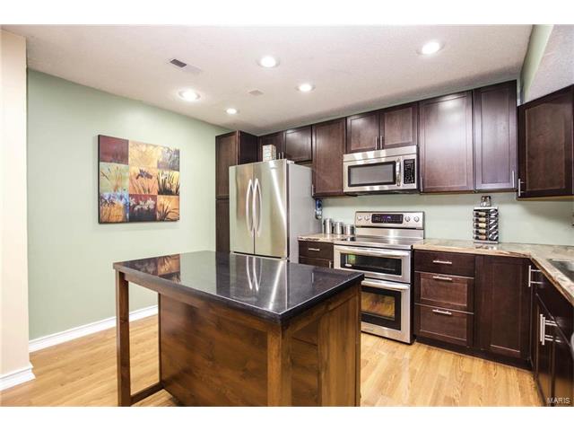 1600 Summergate, St Peters, MO 63303