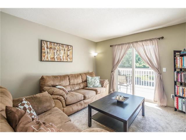 1472 Hawks Nest, St Charles, MO 63303