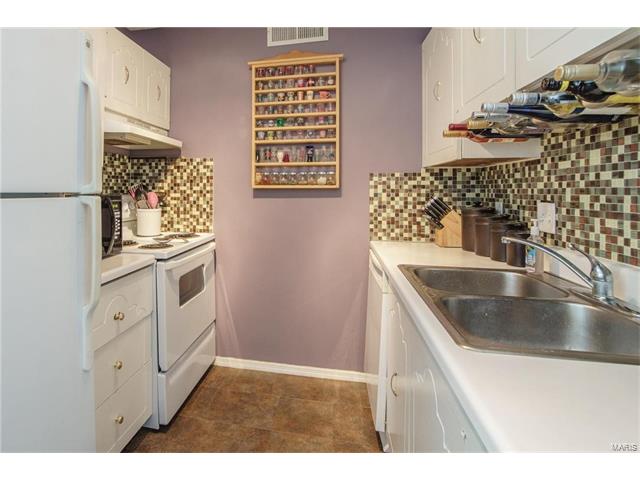 1472 Hawks Nest, St Charles, MO 63303
