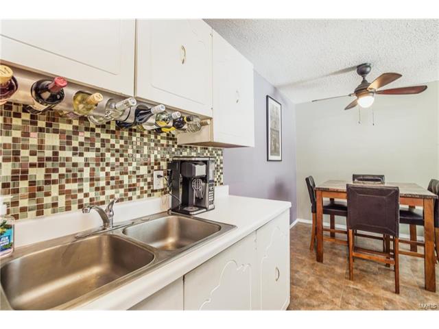 1472 Hawks Nest, St Charles, MO 63303