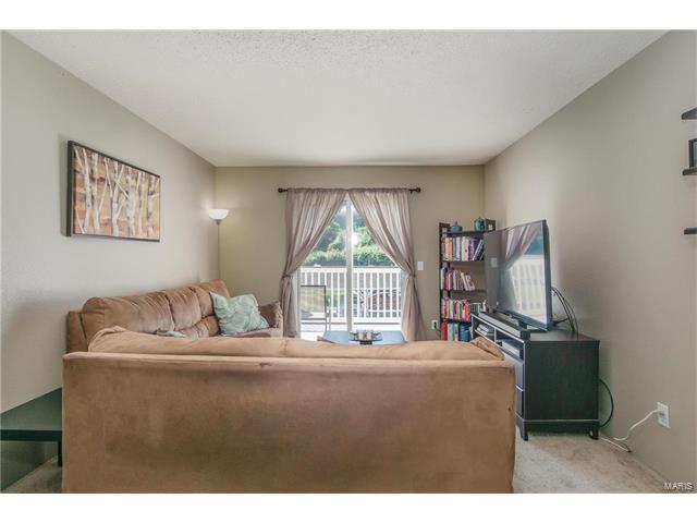 1472 Hawks Nest, St Charles, MO 63303