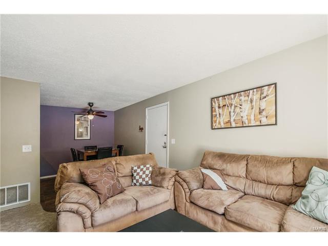 1472 Hawks Nest, St Charles, MO 63303