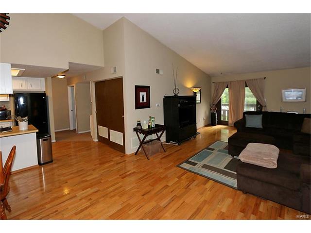 1400 Heritage Landing, St Charles, MO 63303