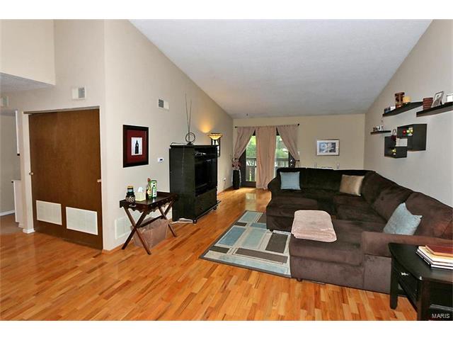 1400 Heritage Landing, St Charles, MO 63303