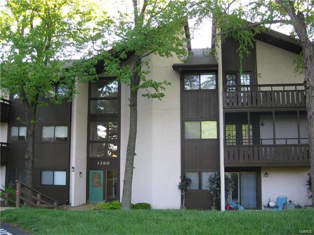 1380 Heritage Landing, St Charles, MO 63303