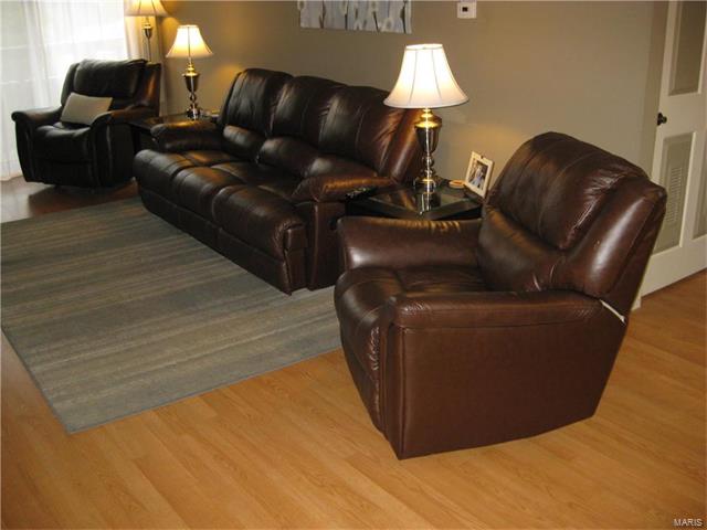 1380 Heritage Landing, St Charles, MO 63303