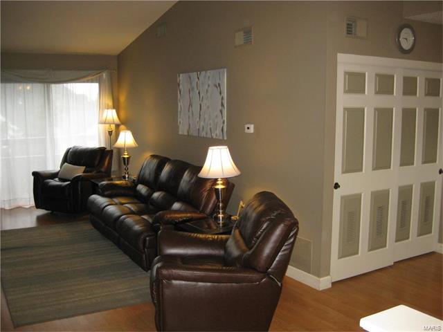 1380 Heritage Landing, St Charles, MO 63303