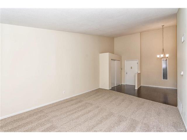 1410 Heritage Landing, St Charles, MO 63303