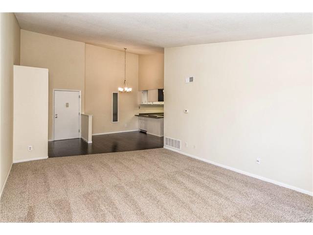 1410 Heritage Landing, St Charles, MO 63303