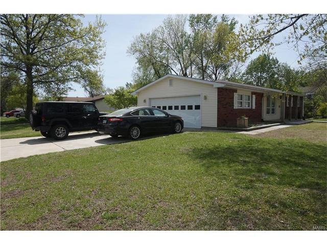 1604 Lincoln Drive, St Charles, MO 63303