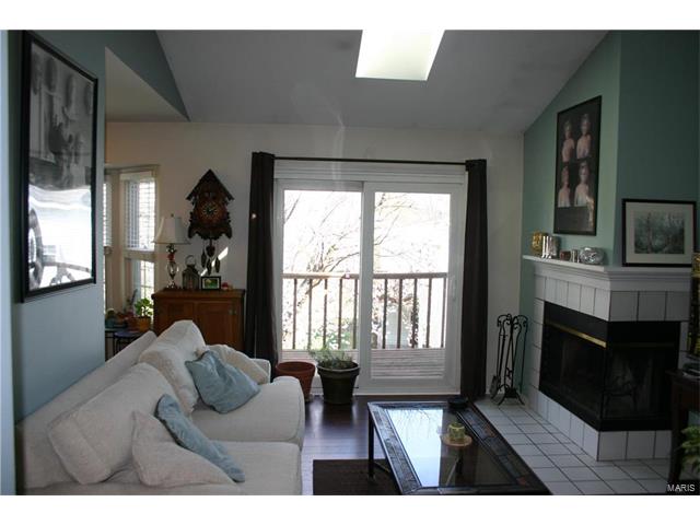1504 Surrey Lane, St Peters, MO 63304