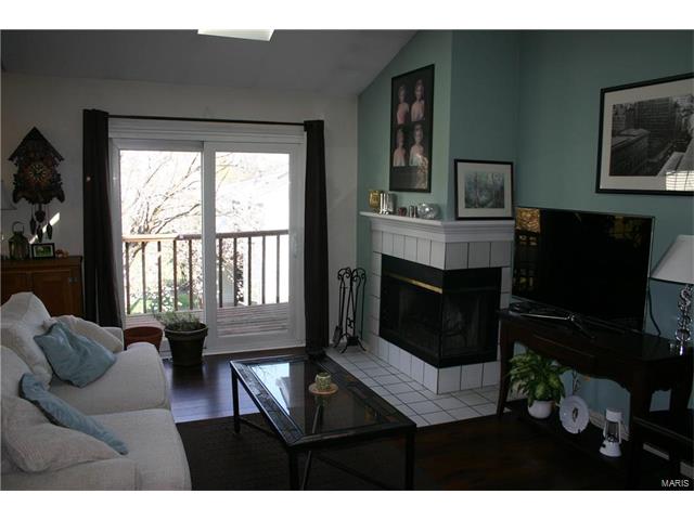 1504 Surrey Lane, St Peters, MO 63304