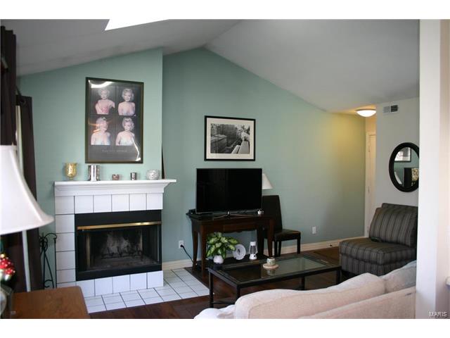 1504 Surrey Lane, St Peters, MO 63304