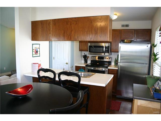 1504 Surrey Lane, St Peters, MO 63304