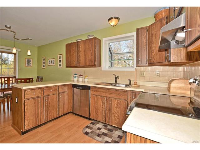 9 Donald Drive, St Charles, MO 63304