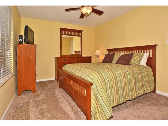 9 Donald Drive, St Charles, MO 63304