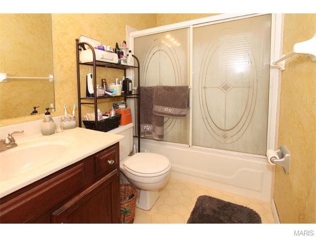 11 Running Waters Court, St Charles, MO 63304