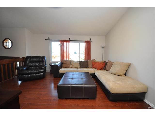 941 Guildford Court, St Charles, MO 63304
