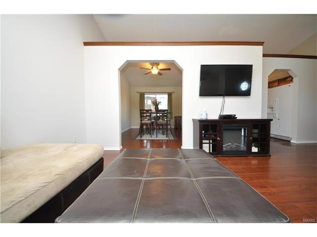 941 Guildford Court, St Charles, MO 63304