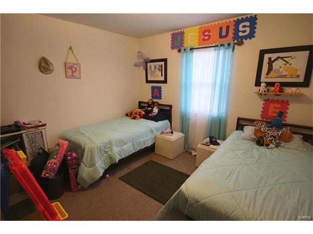 605 West Lee, Bowling Green, MO 63334