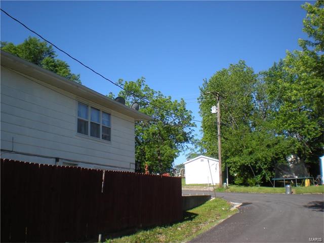 120 North St. Charles, Bowling Green, MO 63334