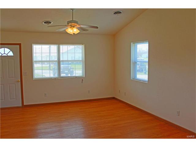 1717 West Centennial Avenue, Bowling Green, MO 63334