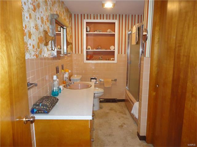 208 East Champ Clark Dr, Bowling Green, MO 63334