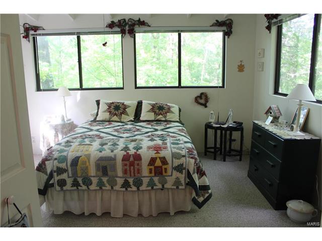 16 Innsbruck & 133 Grenoble, Marthasville, MO 63357