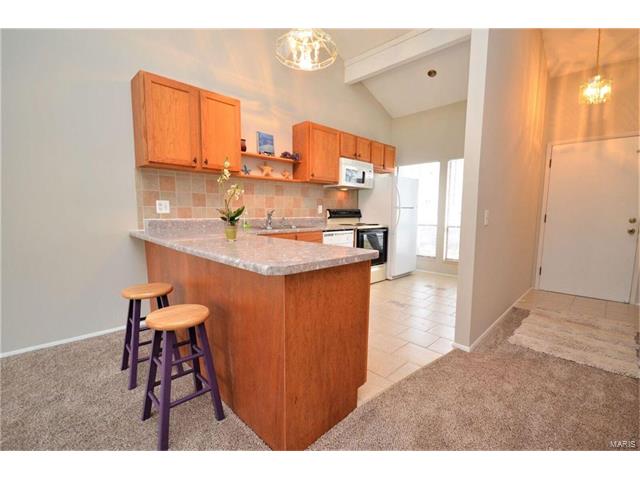 62 Breezy Knoll, Lake St Louis, MO 63367