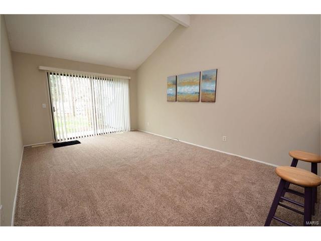 62 Breezy Knoll, Lake St Louis, MO 63367