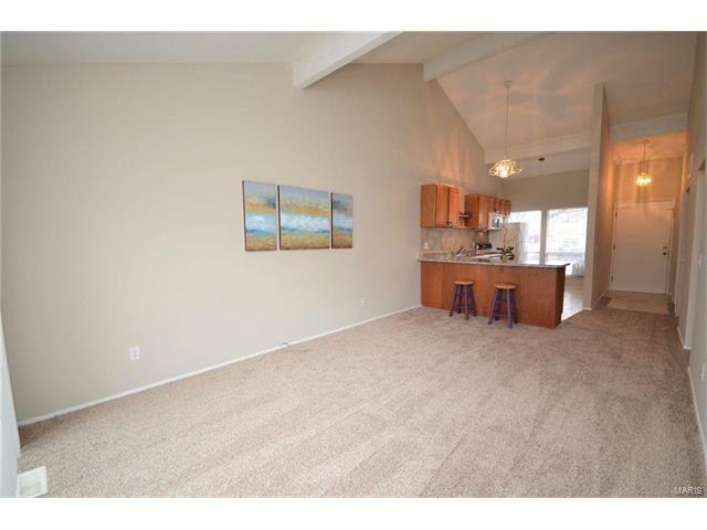 62 Breezy Knoll, Lake St Louis, MO 63367