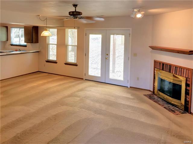 950 Sugar Lake, St Peters, MO 63376