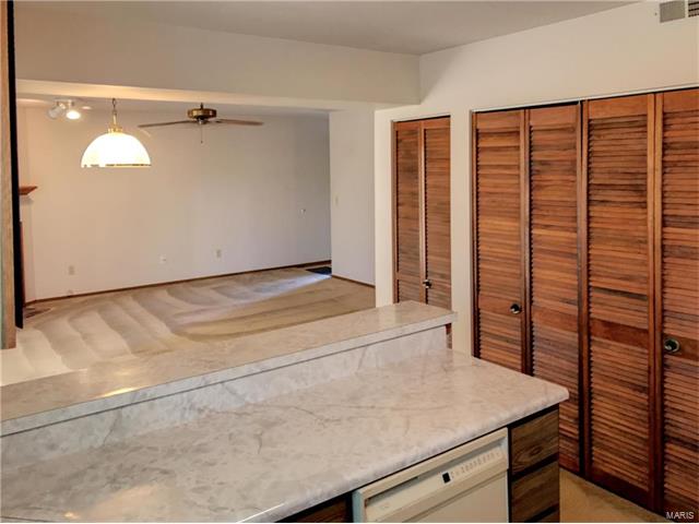 950 Sugar Lake, St Peters, MO 63376